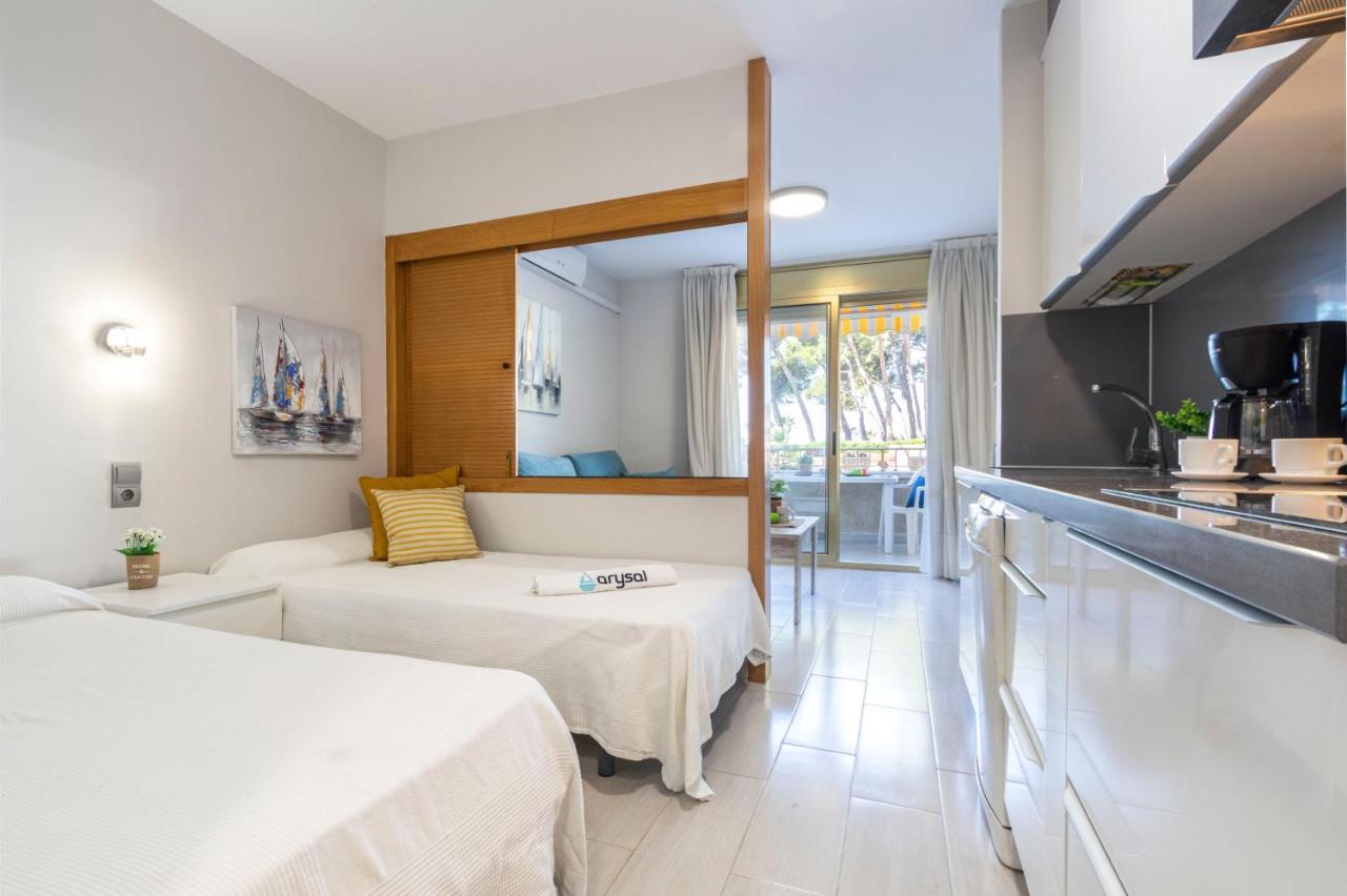 Apartamentos Internacional Arysal กัมบริลส์ ภายนอก รูปภาพ